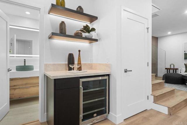 976 Sapphire Street, San Diego, CA 92109
