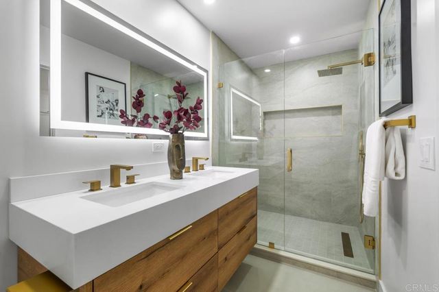 976 Sapphire Street, San Diego, CA 92109