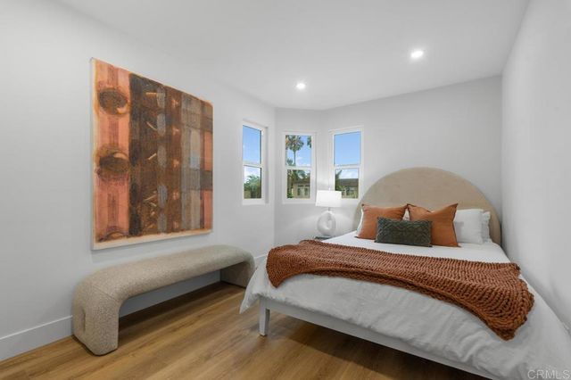 976 Sapphire Street, San Diego, CA 92109
