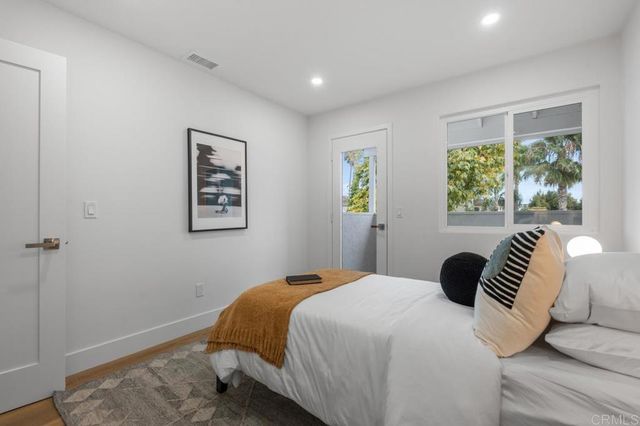 976 Sapphire Street, San Diego, CA 92109
