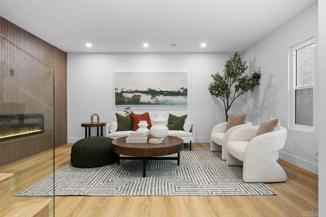 976 Sapphire Street, San Diego, CA 92109