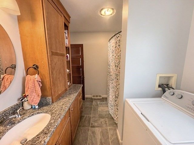 21 Falmouth St, Worcester, MA 01607