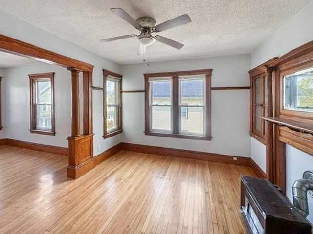 21 Falmouth St, Worcester, MA 01607
