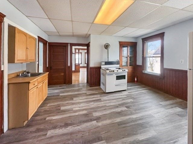 21 Falmouth St, Worcester, MA 01607