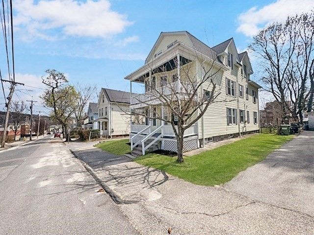 21 Falmouth St, Worcester, MA 01607