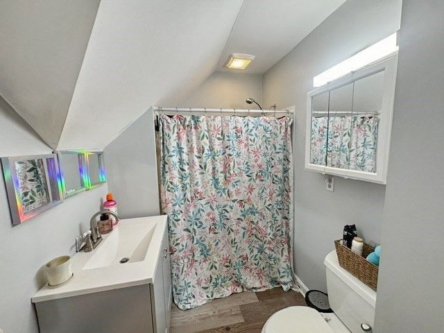 21 Falmouth St, Worcester, MA 01607