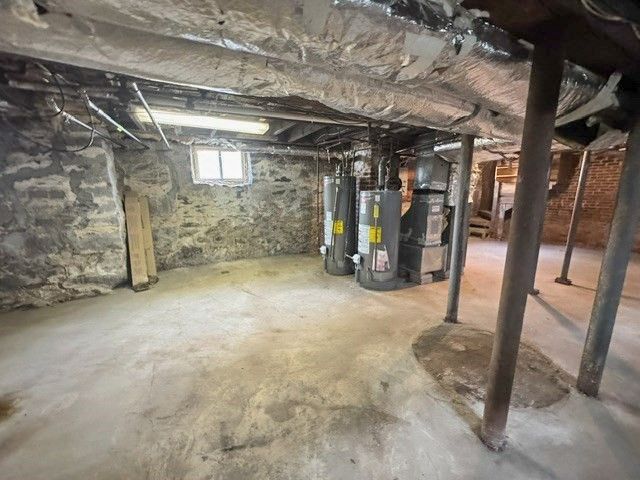 21 Falmouth St, Worcester, MA 01607