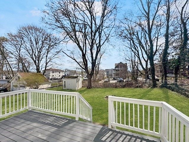 21 Falmouth St, Worcester, MA 01607