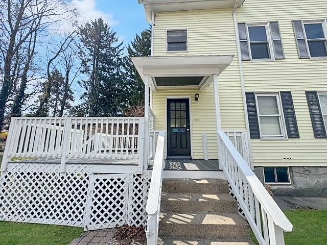 21 Falmouth St, Worcester, MA 01607