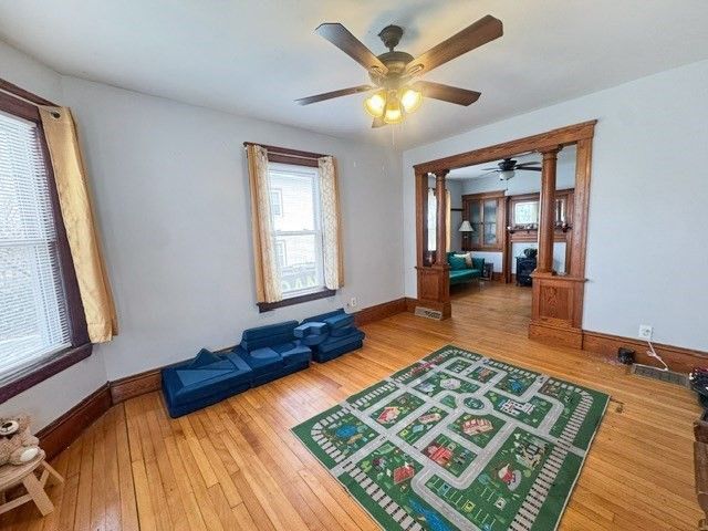 21 Falmouth St, Worcester, MA 01607
