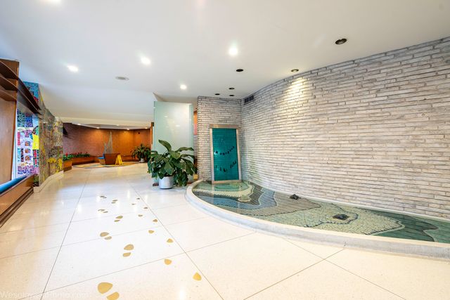 6301 N Sheridan Road 6C, Chicago, IL 60660