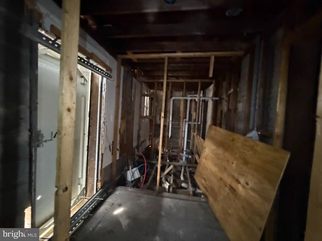 Image 11 of property listing at 2529 E MONUMENT ST, Baltimore, MD 21205
