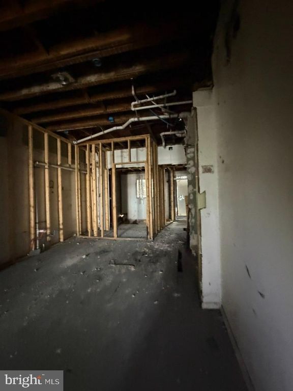 Image 19 of property listing at 2529 E MONUMENT ST, Baltimore, MD 21205
