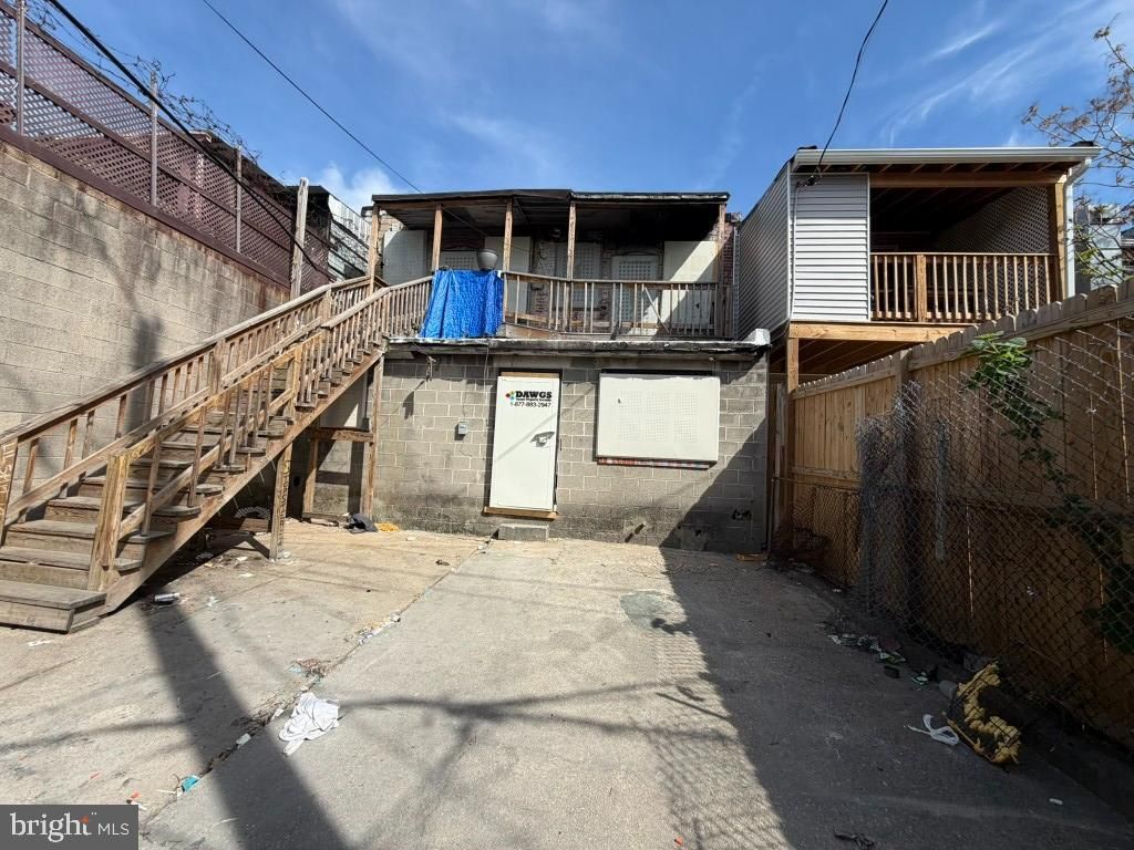 Image 2 of property listing at 2529 E MONUMENT ST, Baltimore, MD 21205