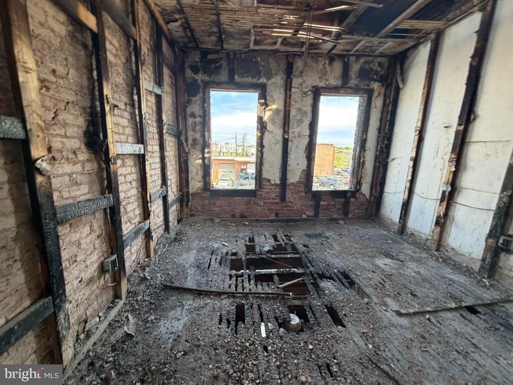 Image 32 of property listing at 2529 E MONUMENT ST, Baltimore, MD 21205