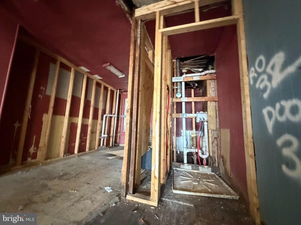 Image 37 of property listing at 2529 E MONUMENT ST, Baltimore, MD 21205