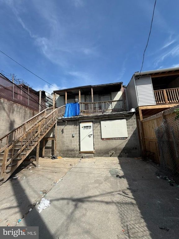 Image 43 of property listing at 2529 E MONUMENT ST, Baltimore, MD 21205
