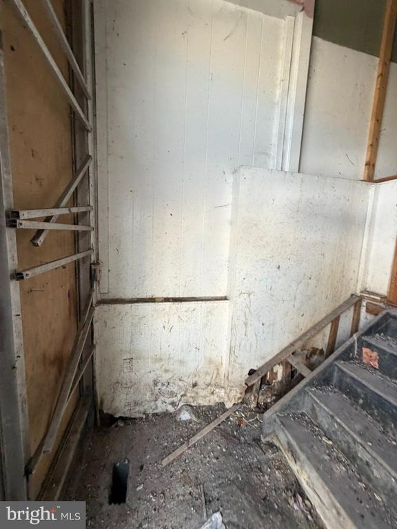 Image 5 of property listing at 2529 E MONUMENT ST, Baltimore, MD 21205