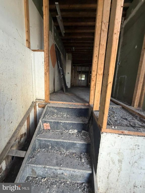 Image 6 of property listing at 2529 E MONUMENT ST, Baltimore, MD 21205