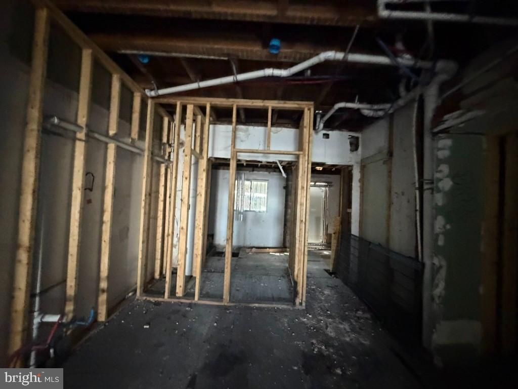 Image 9 of property listing at 2529 E MONUMENT ST, Baltimore, MD 21205