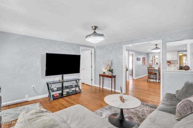 201 Maple St Street, Wallace, NC 28466