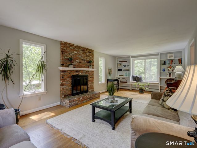 39 Woodhaven Road, Glastonbury, CT 06033