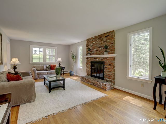 39 Woodhaven Road, Glastonbury, CT 06033