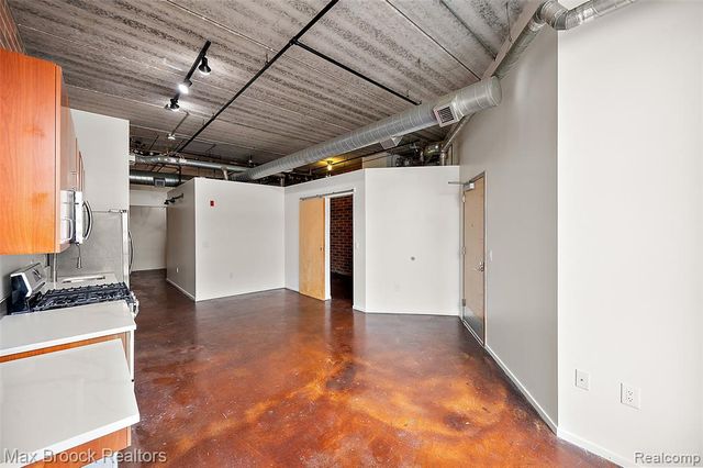 333 E Parent Avenue 15, Royal Oak, MI 48067
