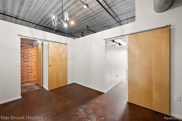 333 E Parent Avenue 15, Royal Oak, MI 48067