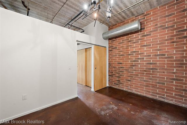 333 E Parent Avenue 15, Royal Oak, MI 48067