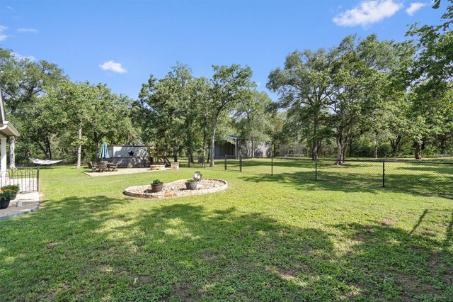 136 Fawn HOLW, Elgin, TX 78621