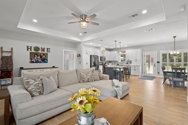 136 Fawn HOLW, Elgin, TX 78621