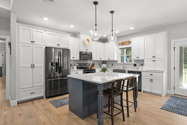 136 Fawn HOLW, Elgin, TX 78621