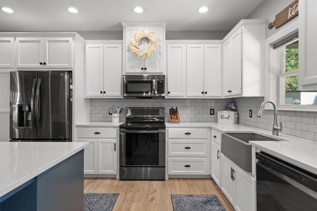 136 Fawn HOLW, Elgin, TX 78621