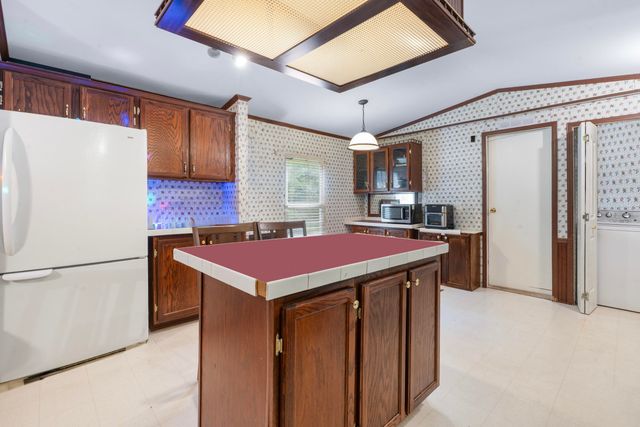 207 Curtis Drive NW, Charleston, TN 37310