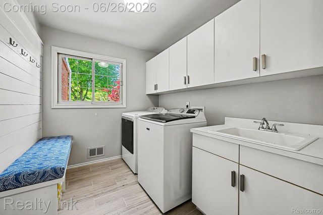 49195 Fox Drive S, Plymouth Charter Township, MI 48170