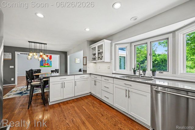 49195 Fox Drive S, Plymouth Charter Township, MI 48170