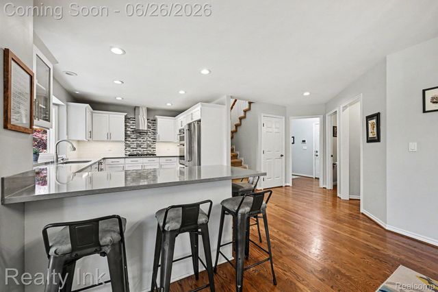 49195 Fox Drive S, Plymouth Charter Township, MI 48170