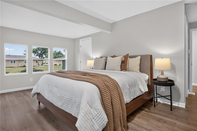 1037 S Brockway Street, Olathe, KS 66061