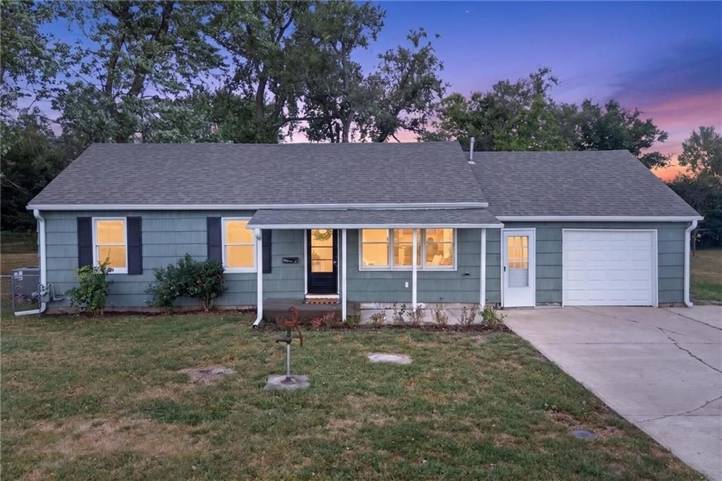 1037 S Brockway Street, Olathe, KS 66061