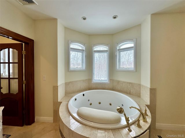 35 Balmoral Court, Harriman, NY 10926