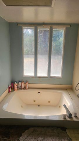 703 jaynes Drive, Grants Pass, OR 97527