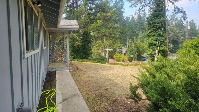 703 jaynes Drive, Grants Pass, OR 97527
