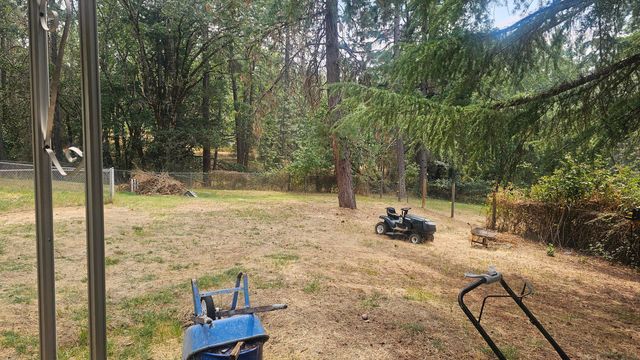 703 jaynes Drive, Grants Pass, OR 97527