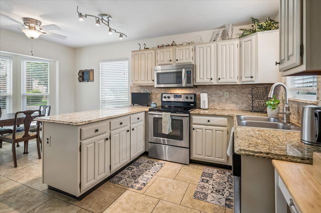 301 Stoneledge Drive, Irving, TX 75063