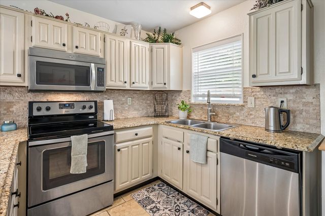 301 Stoneledge Drive, Irving, TX 75063