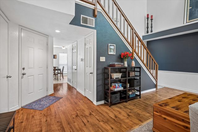 301 Stoneledge Drive, Irving, TX 75063