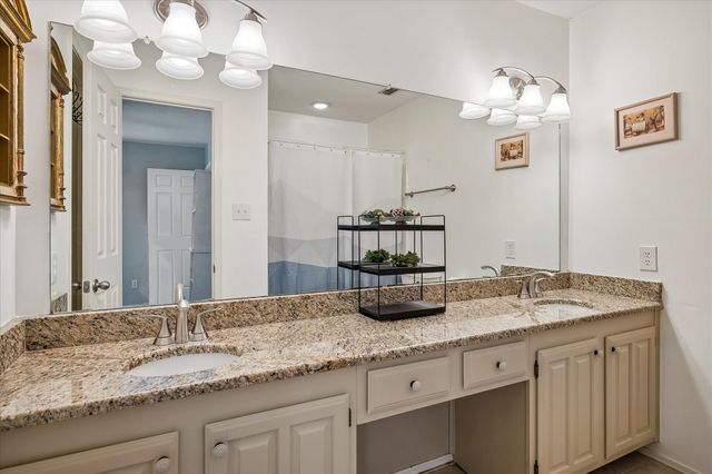 301 Stoneledge Drive, Irving, TX 75063