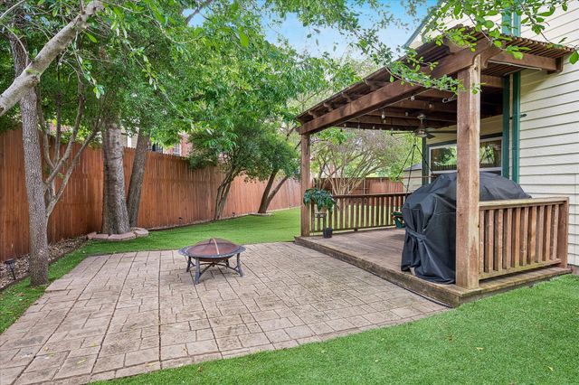 301 Stoneledge Drive, Irving, TX 75063