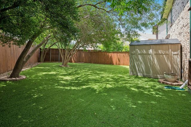 301 Stoneledge Drive, Irving, TX 75063